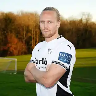 Lars-Jørgen Salvesen: Striker Norwegia dengan Fisik Tangguh dan Insting Gol Tinggi